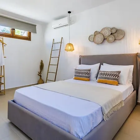 Koukounaria Villa