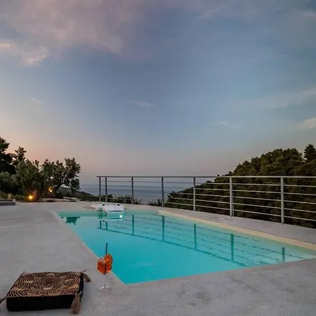 Villa Koukounaria