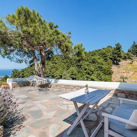Koukounaria Villa *