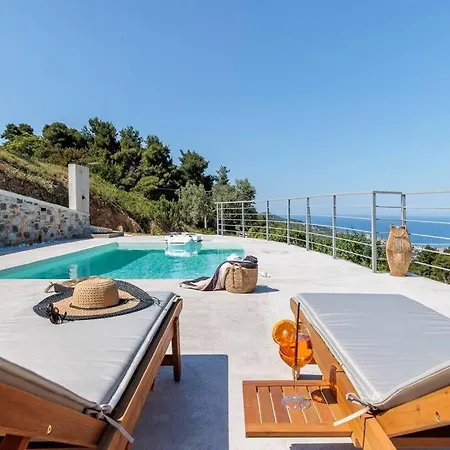 Koukounaria Villa *