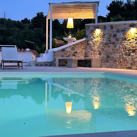 Koukounaria Villa *