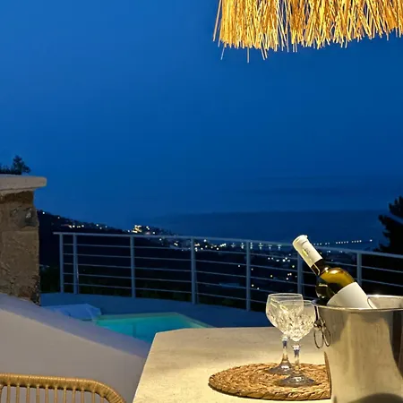 Koukounaria Villa *